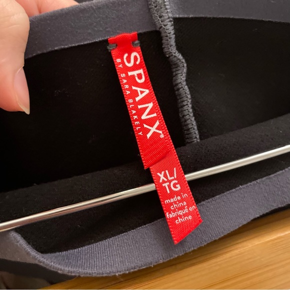 Spanx Navy Blue Essential Seamless Leggings - Picture 7 of 8